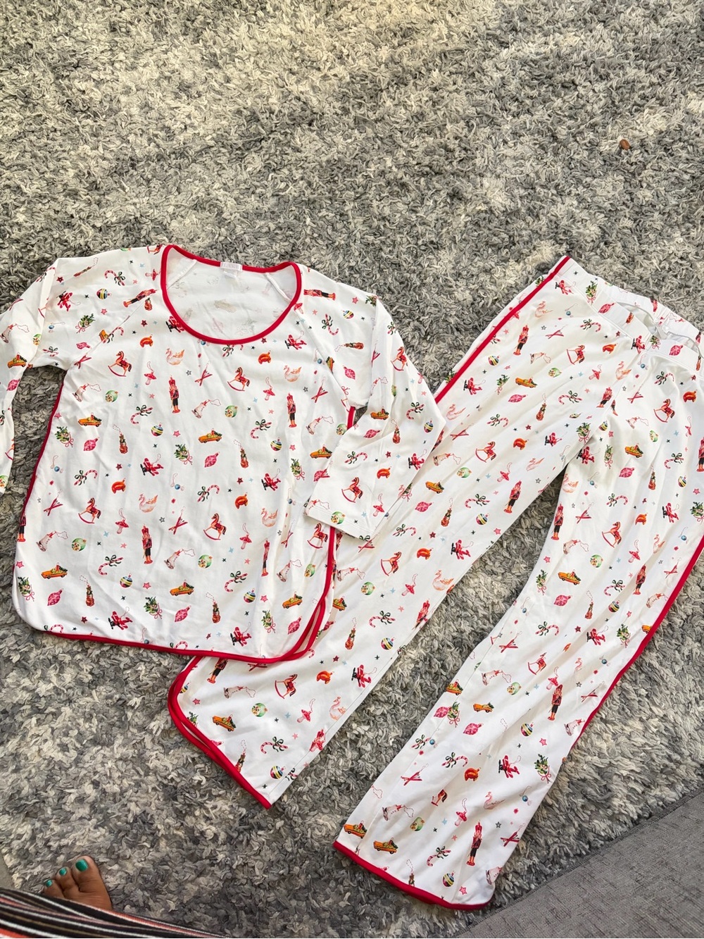 Lake Women’s Pajamas Set Long Sleeve Crop Pants Christmas White Size M